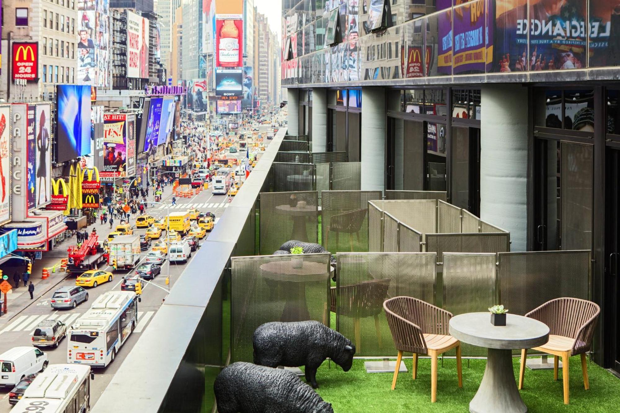 Hotel Renaissance New York Times Square By Marriott Exteriér fotografie